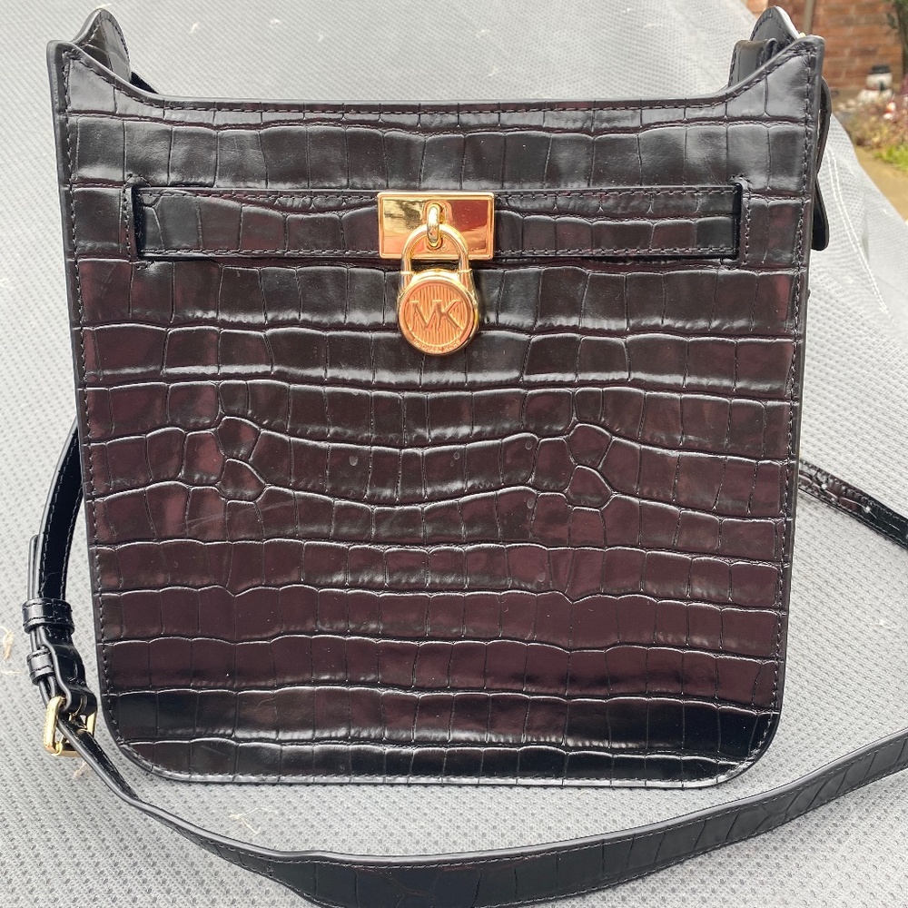 NWOT Michael Kors Hamilton Medium Messenger Black Croc Crossbody Bag